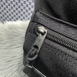 一比一高仿balenciaga巴黎世家包包 Sport 黑色尼龍斜挎揹包