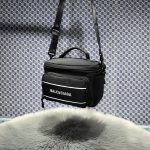 1比1複刻balenciaga巴黎世家包包 Sport 黑色尼龍斜挎 相機包