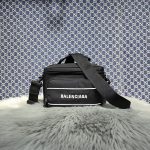 1比1複刻balenciaga巴黎世家包包 Sport 黑色尼龍斜挎 相機包