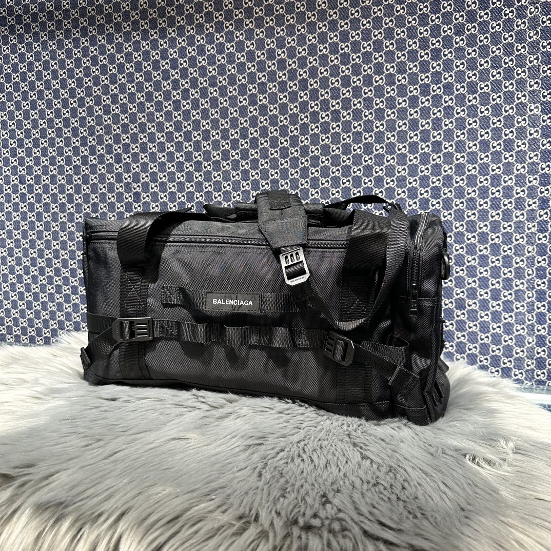 balenciaga202405282500003.jpg 原單高仿balenciaga巴黎世家包包 黑色Army 大號 尼龍斜背手提旅行包