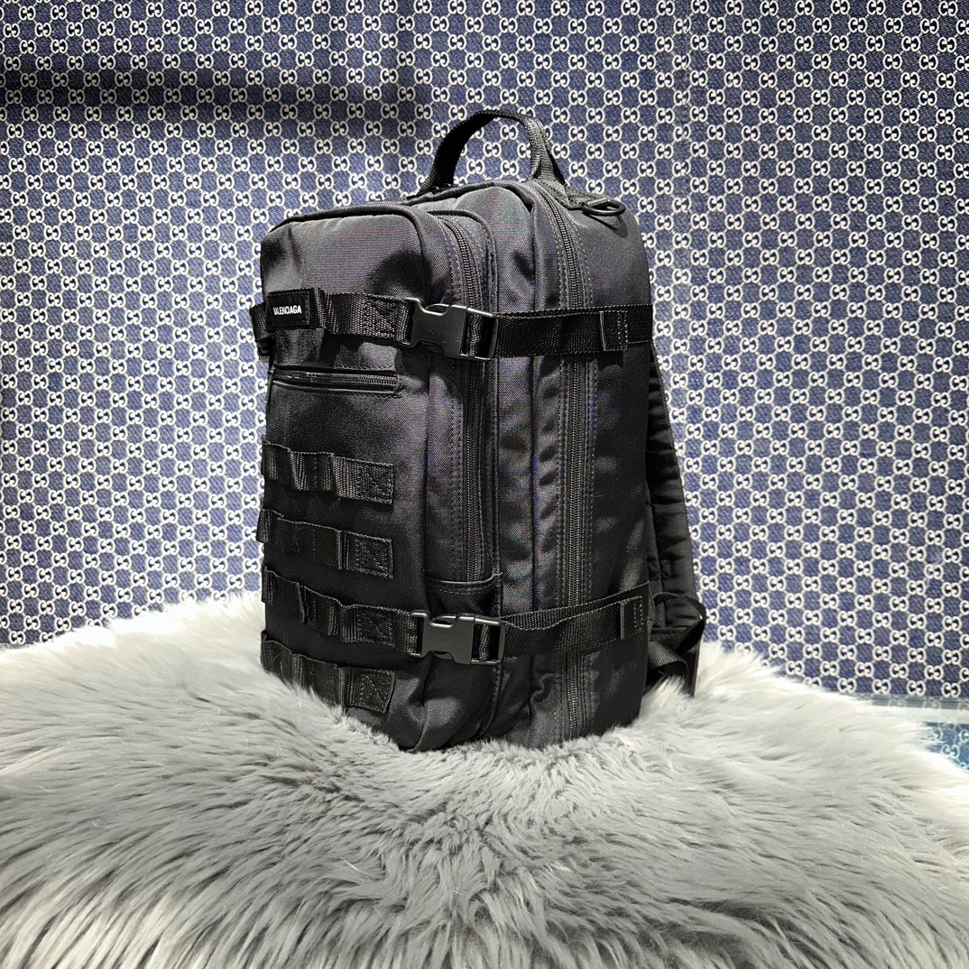 balenciaga202405310900001.jpg 複刻balenciaga巴黎世家 Army Space 小號黑色休閒尼龍雙肩包