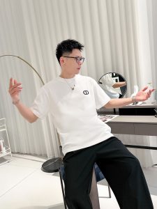 高仿男裝DIOR圓領短袖T恤專櫃同步