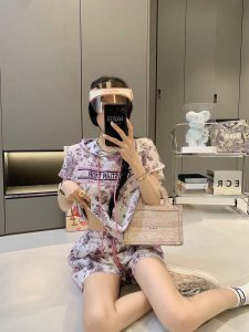 獨家爆款DIOR高仿女裝精品 超薄材質 女士休閒套裝