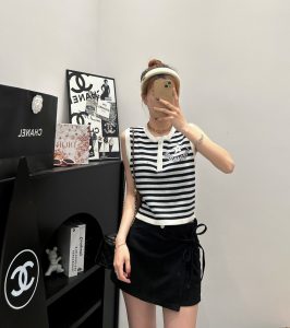 2024春夏新品針織背心經典黑白條紋純棉無袖連帽背心DIOR高仿衣服