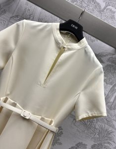 早秋新款 DIOR 高仿衣服女款連衣裙 經典顯瘦氣質