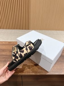 獨特設計意大利DIOR迪奧高仿休閒鞋涼鞋女款