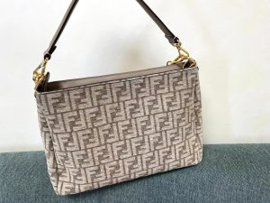 Fendi o’lock swing頂級高仿精品包包腋下包