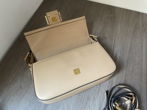 限量款頂級復刻Fendi法棍包包 新品