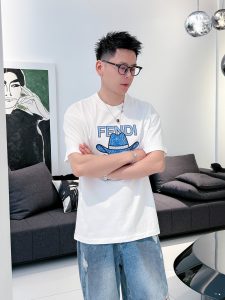 Fendi高仿專櫃同步長絨棉短袖圓領T恤 男裝
