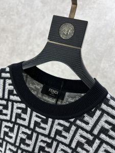 Fendi高仿衣服羊毛針織短袖T恤 非常牛的lFFlogo刺繡