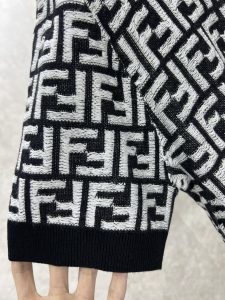 Fendi高仿衣服羊毛針織短袖T恤 非常牛的lFFlogo刺繡