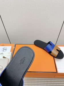 經典設計官網同步愛馬仕高仿Hermes男裝涼鞋特別騷的設計