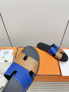 經典設計官網同步愛馬仕高仿Hermes男裝涼鞋特別騷的設計