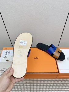 經典設計官網同步愛馬仕高仿Hermes男裝涼鞋特別騷的設計