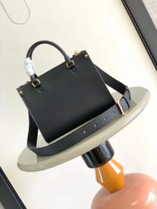M22311黑色Louis Vuitton高仿精品手袋四方包系列