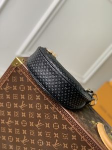 M22591黑色獨特造型 Monogram 花紋 LV精品A貨包包