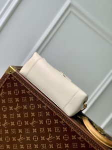 Dauphine Soft M25050Louis Vuitton 中號手袋高仿包包