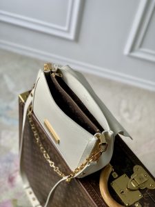 Dauphine Soft M25050Louis Vuitton 中號手袋高仿包包