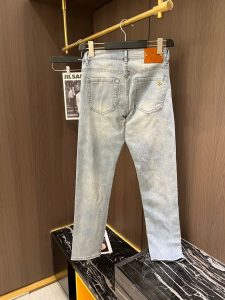 路易威登LV高仿淺藍色純棉彈力牛仔褲男裝