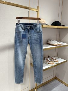 頂級高仿褲子路易威登奢侈品LV男裝牛仔褲淺藍色