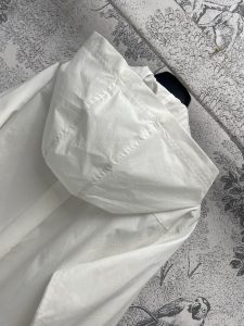 頂級A貨絲巾搭配路易威登高仿連帽薄外套中長款
