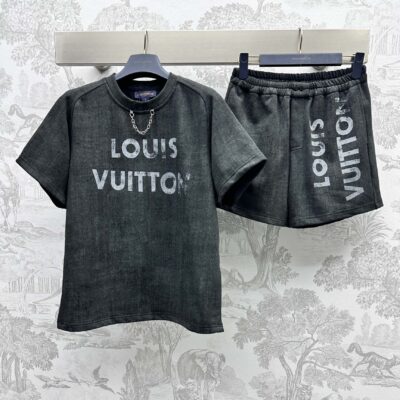 專櫃同步LV字母鏈條短袖T恤套裝褲子