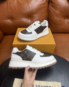 Louis Vuitton 專櫃同步高仿莆田鞋運動休閒鞋
