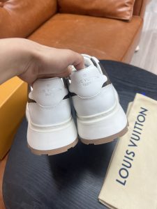 Louis Vuitton 專櫃同步高仿莆田鞋運動休閒鞋
