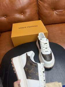Louis Vuitton 專櫃同步高仿莆田鞋運動休閒鞋