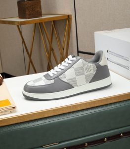最新款專櫃同步LV路易威登高仿休閒鞋