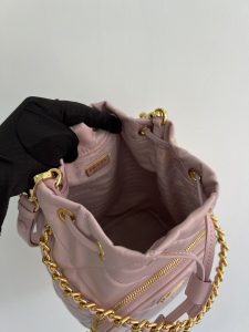 1比1複刻普拉達包包 Prada Re-Edition 1995 Chaîne Re-Nylon 肩背袋 粉紅