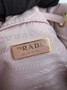1比1複刻普拉達包包 Prada Re-Edition 1995 Chaîne Re-Nylon 肩背袋 粉紅
