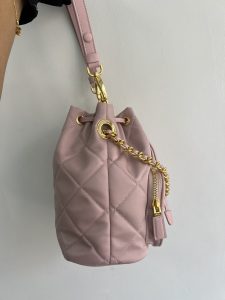 1比1複刻普拉達包包 Prada Re-Edition 1995 Chaîne Re-Nylon 肩背袋 粉紅
