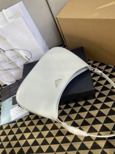 原單普拉達包包 Prada Cleo拋光皮革掛肩袋腋下包 白色