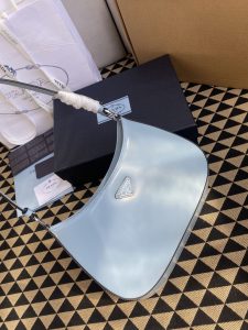 原單普拉達包包 Prada Cleo拋光皮革掛肩袋腋下包 淺藍