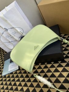 原單普拉達包包 Prada Cleo拋光皮革掛肩袋腋下包 緑色
