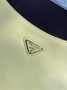 原單普拉達包包 Prada Cleo拋光皮革掛肩袋腋下包 緑色
