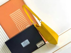 原單普拉達包包 Prada Cleo拋光皮革掛肩袋腋下包 黃色