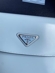 高仿原單普拉達包包 Prada Cleo 亮面皮革單肩包 腋下包 淺藍
