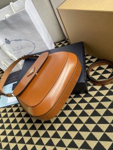 高仿原單普拉達包包 Prada Cleo 亮面皮革單肩包 腋下包 棕色