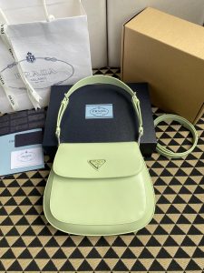 高仿原單普拉達包包 Prada Cleo 亮面皮革單肩包 腋下包 緑色