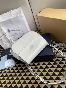 高仿原單普拉達包包 Prada Cleo 亮面皮革單肩包 腋下包 白色