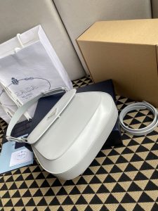 高仿原單普拉達包包 Prada Cleo 亮面皮革單肩包 腋下包 白色