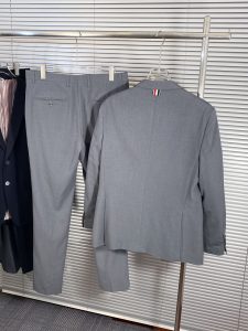 Thom Browne湯姆佈朗高仿精品衣服西服套裝褲子西褲男裝