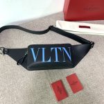 1比1複刻VALENTINO華倫天奴包包 GARAVANI VLTN 小牛皮腰包 男士藍