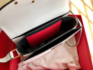 高仿VALENTINO華倫天奴包包 Garavani MAXI 2020ss金屬超大LOGO小牛皮斜挎包 百