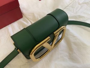 高仿VALENTINO華倫天奴包包 Garavani MAXI 金屬超大LOGO小牛皮斜挎包 小號緑