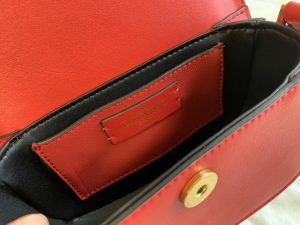 高仿VALENTINO華倫天奴包包 Garavani MAXI 金屬超大LOGO小牛皮斜挎包 小號紅