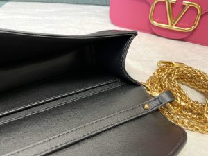 専櫃複刻VALENTINO華倫天奴包包 Garavani LOCÒ小號小牛皮手袋 黑