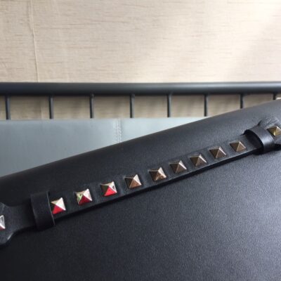 専櫃高仿VALENTINO華倫天奴包包 Rocksud 大號鉚釘手拿包 黑